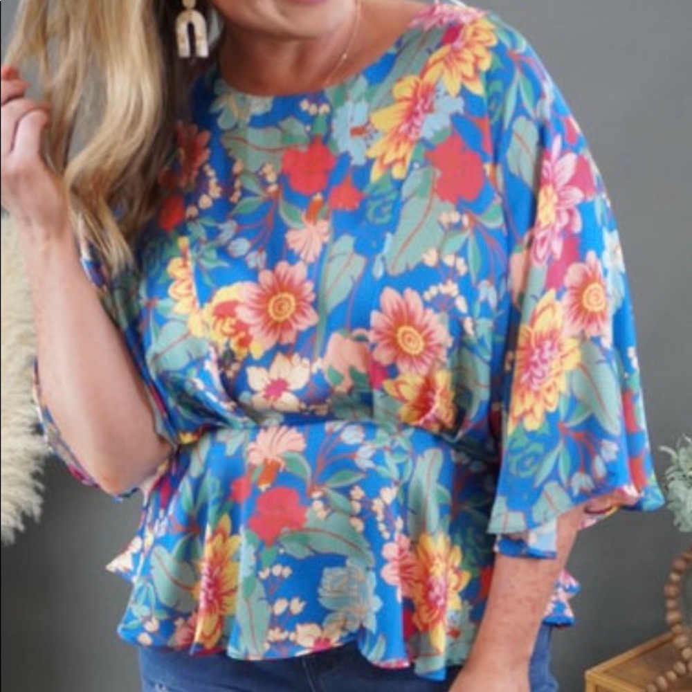 ISO not for sale. Looking for this UMGEE top! Please help!